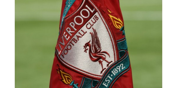Liverpool Football Club escolhe ajudar pessoas necessitadas
